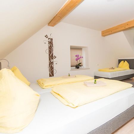 Ferienwohnungen Und Zimmer Yassi Spielberg Bei Knittelfeld Exterior photo
