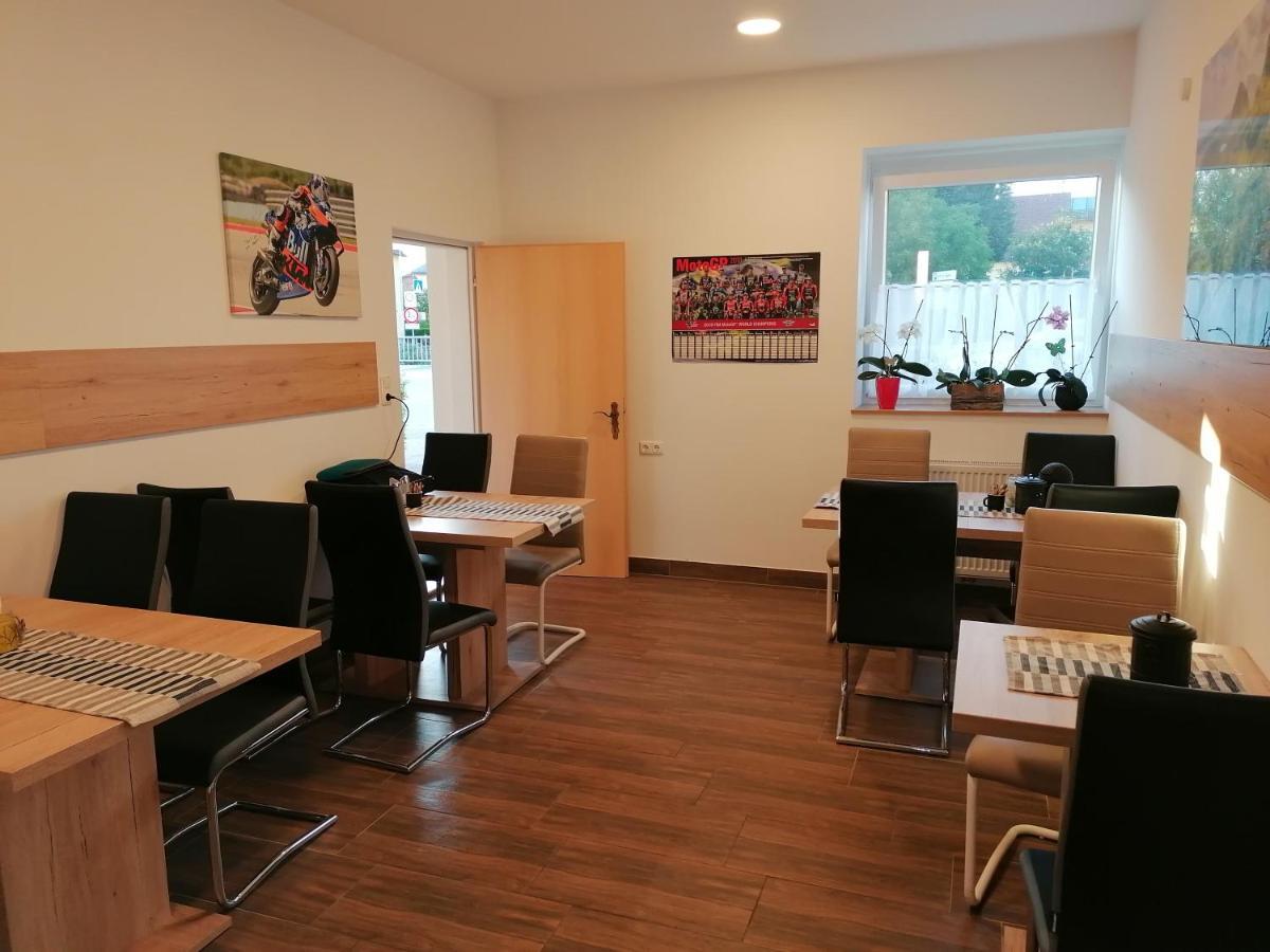 Ferienwohnungen Und Zimmer Yassi Spielberg Bei Knittelfeld Exterior photo