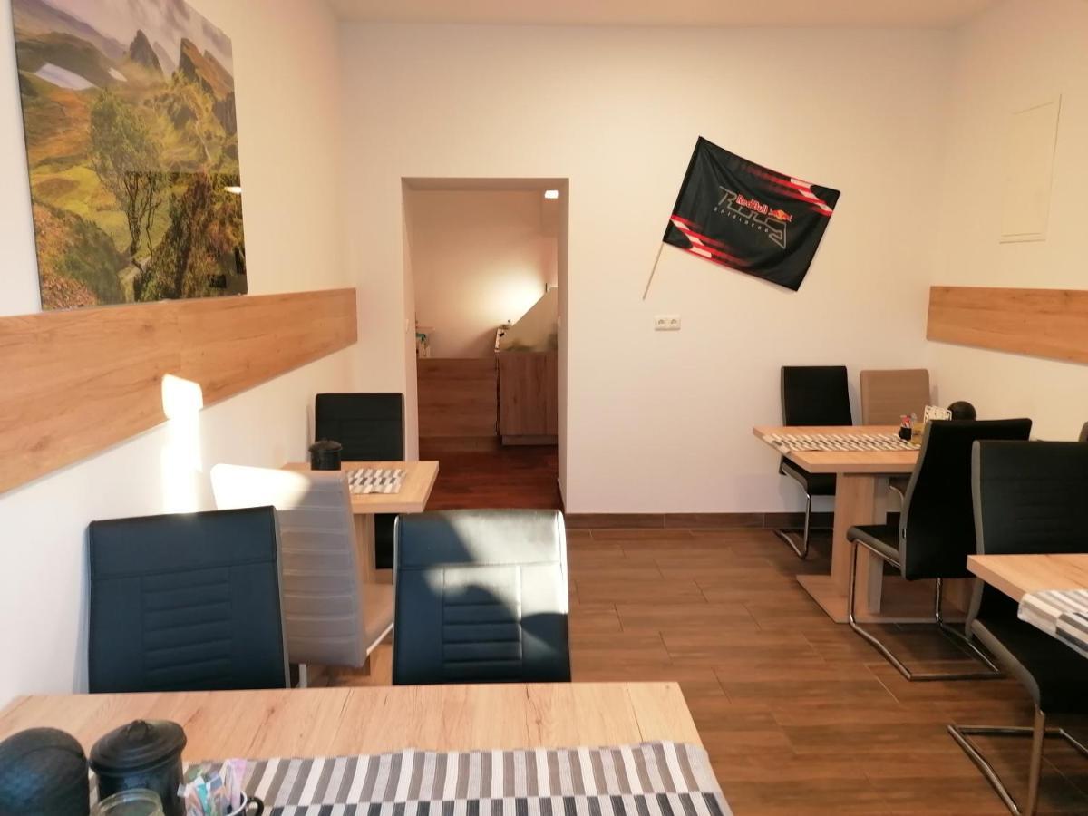 Ferienwohnungen Und Zimmer Yassi Spielberg Bei Knittelfeld Exterior photo