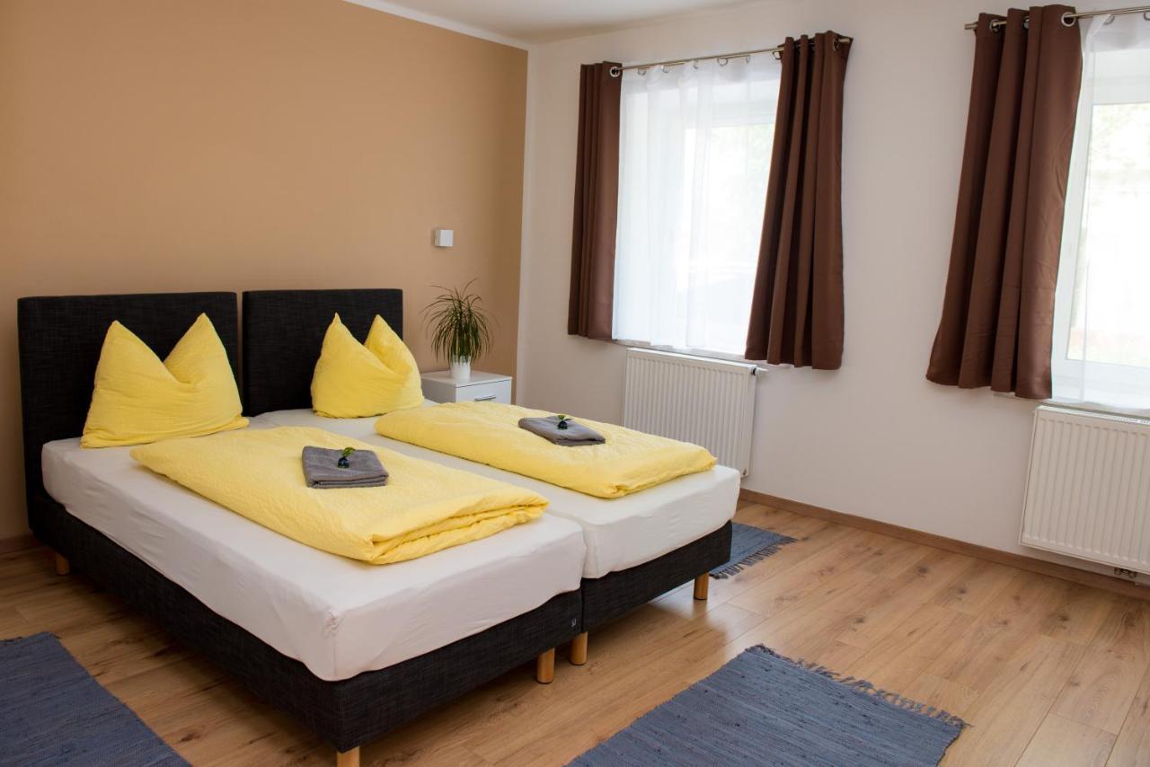 Ferienwohnungen Und Zimmer Yassi Spielberg Bei Knittelfeld Exterior photo