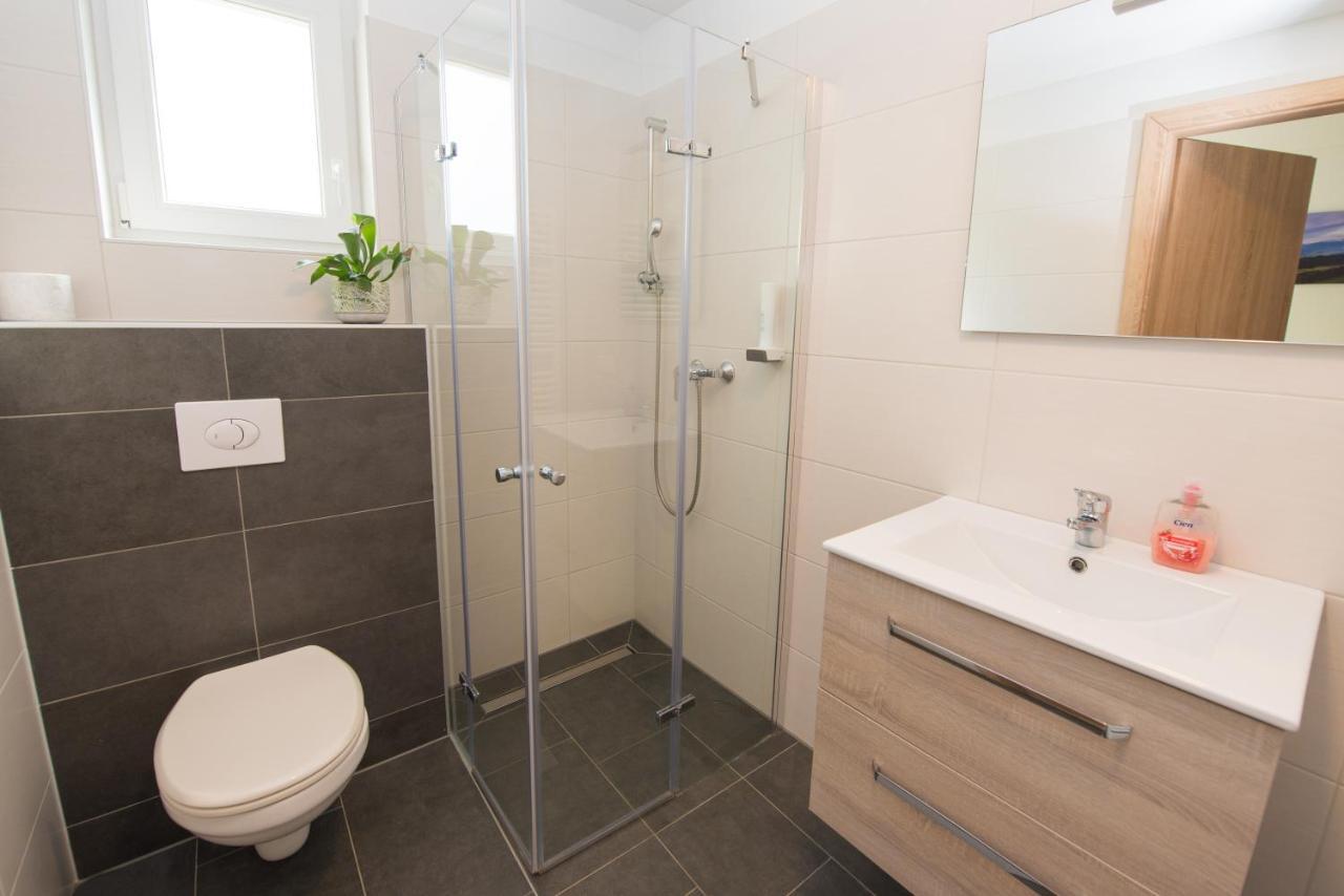 Ferienwohnungen Und Zimmer Yassi Spielberg Bei Knittelfeld Exterior photo