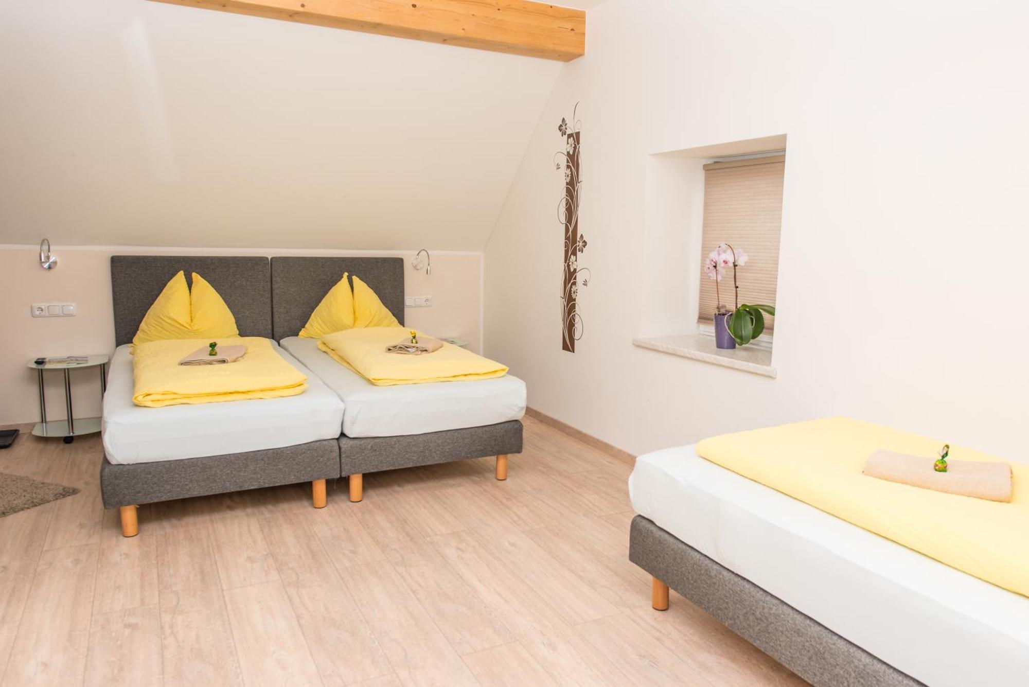 Ferienwohnungen Und Zimmer Yassi Spielberg Bei Knittelfeld Exterior photo