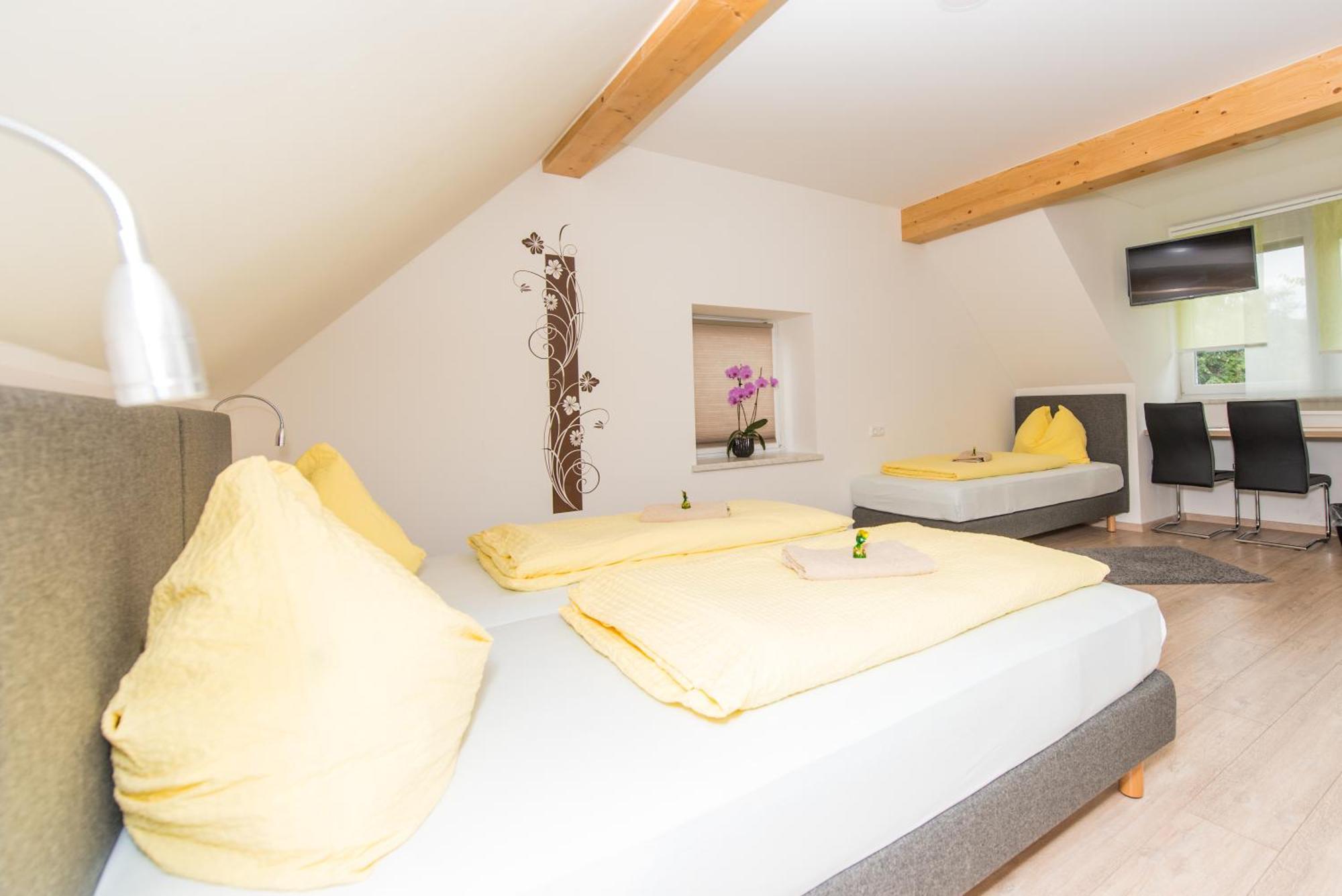 Ferienwohnungen Und Zimmer Yassi Spielberg Bei Knittelfeld Exterior photo