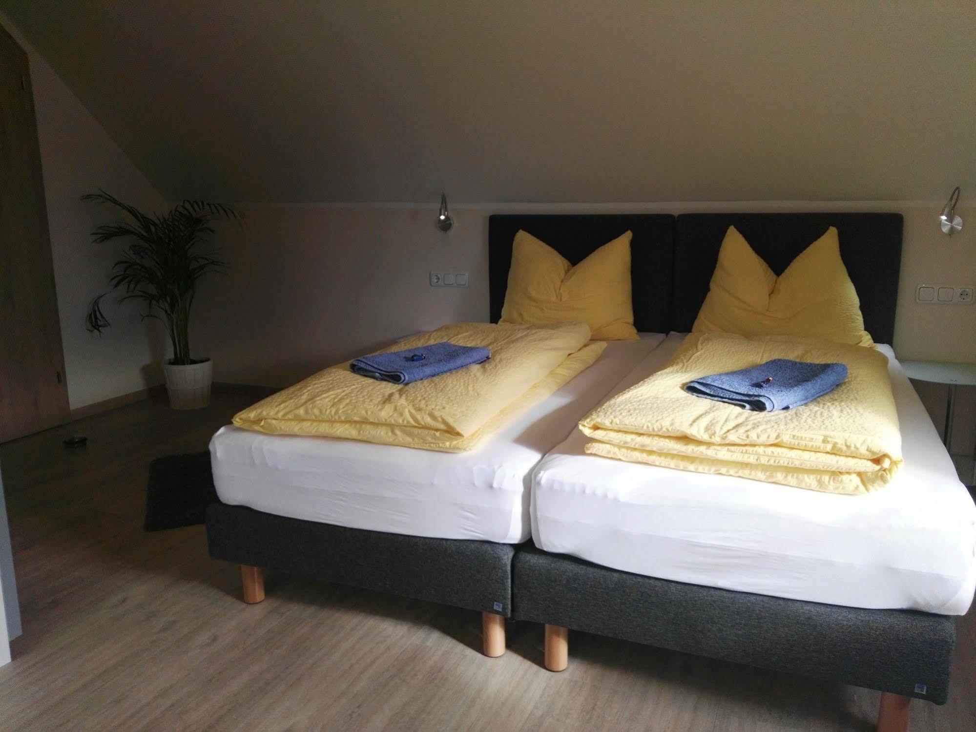 Ferienwohnungen Und Zimmer Yassi Spielberg Bei Knittelfeld Exterior photo