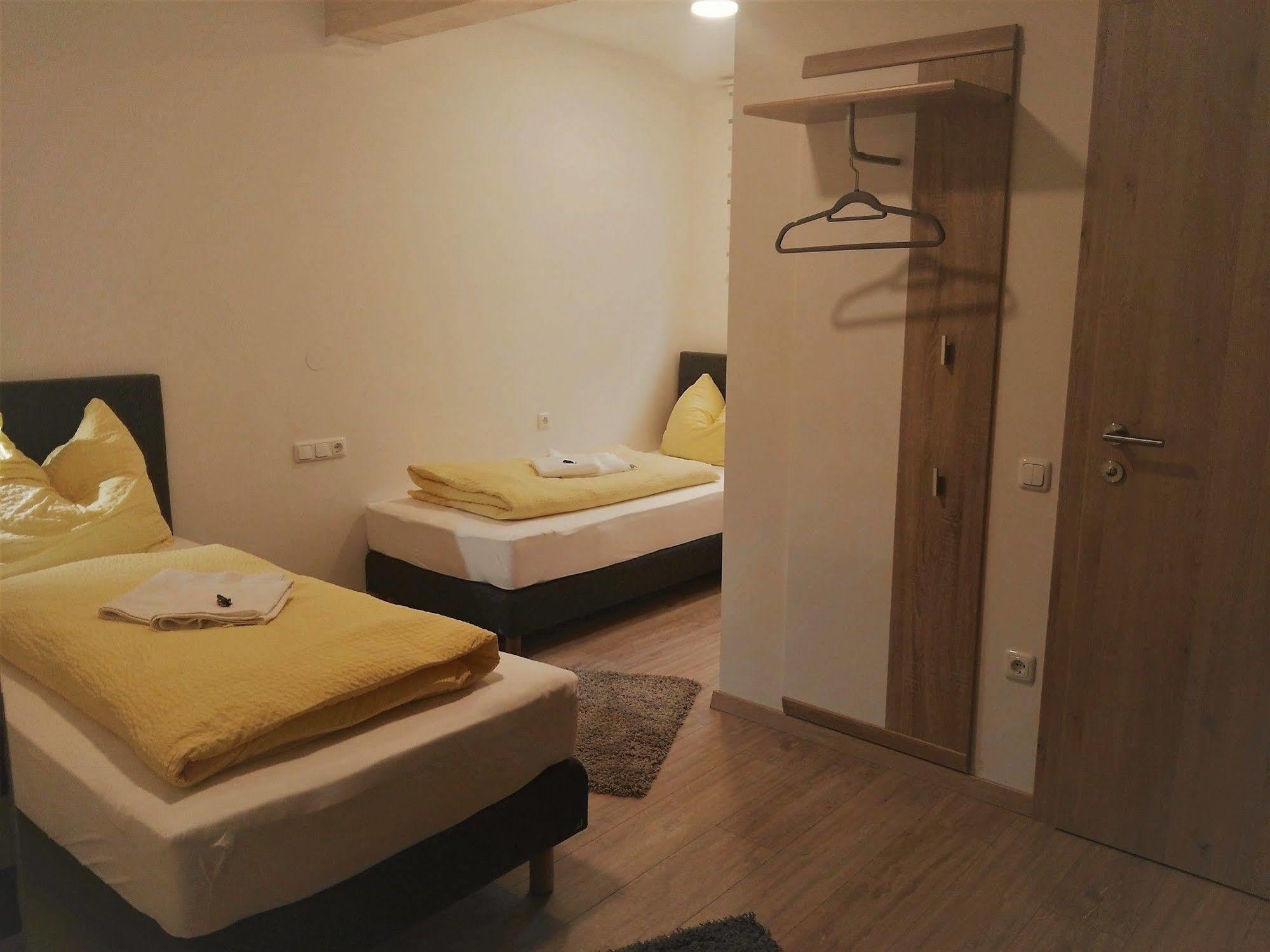 Ferienwohnungen Und Zimmer Yassi Spielberg Bei Knittelfeld Exterior photo